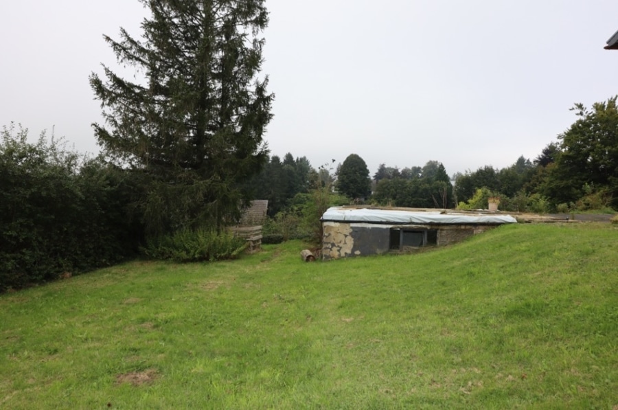 Garten - **VERKAUFT** Gemütliches kleines Wohnhaus mit Balkon, Garten, Garage und phantastischer Aussicht, Hollerath