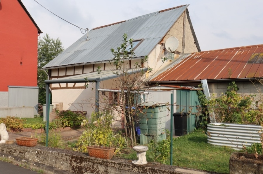 Straßenansicht - Sehr schön renoviertes ehemaliges Eifler Bauernhaus, Strotzbüsch