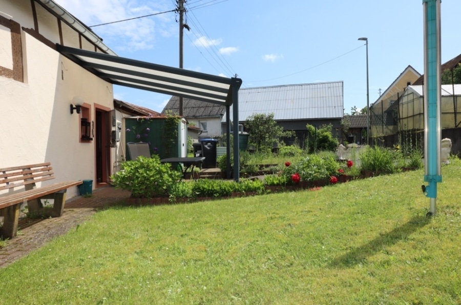 Vorgarten - Zeer mooi gerenoveerde voormalige Eifler-boerderij, Strotzbüsch