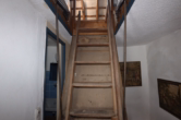 Speichertreppe - ** GERESERVEERD **Mooie rustieke Eifelboerderij met stal, schuur en prachtige tuin, rustig gelegen te Wallenborn (8)