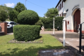 Vorgarten - Eifeler Bauernhaus in ruhiger Lage mit Stall, Scheune und schönem Garten Wallenborn (8)