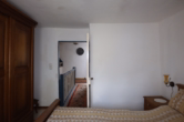 Schlafzimmer - ** GERESERVEERD **Mooie rustieke Eifelboerderij met stal, schuur en prachtige tuin, rustig gelegen te Wallenborn (8)