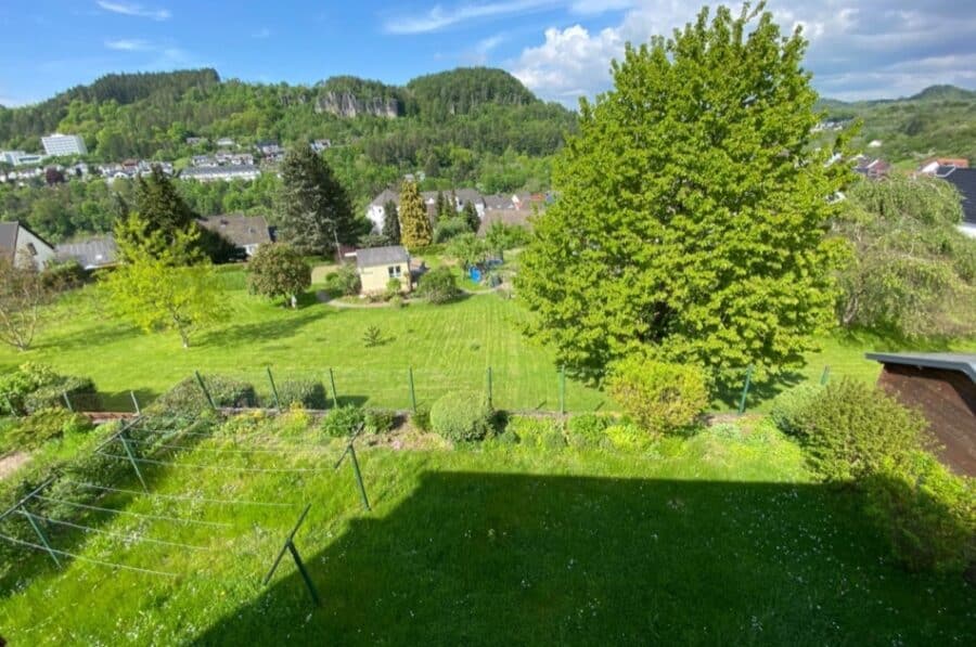 Einfamilienhaus Zentrumsnah mit schöner Aussicht auf die Gerolsteiner Dolomiten, Garten, Gerolstein (32) - OG Ausblick