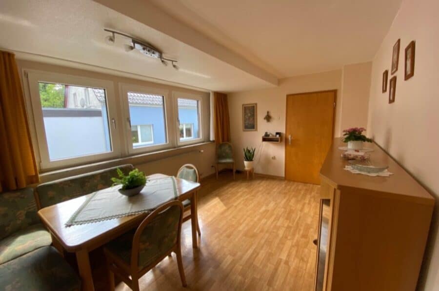 Wohnhaus in bester Lage mit schöner Aussicht auf die Gerolsteiner Dolomiten, Garten, Gerolstein (32) - OG Esszimmer