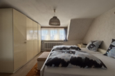 Schlafzimmer - Semi Vrijstaande woning met schuur, werkplaats en kleine tuin in Waldkönigen (5)