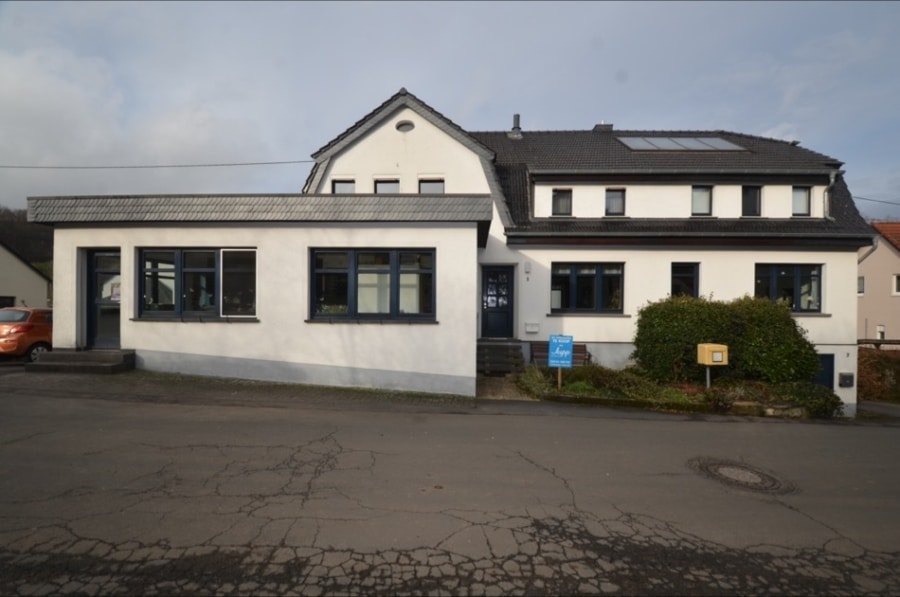 Zweifamilienhaus mit Gewerbeeinheit und großem Grundstück und Garagen, Niederehe (14) - Niederehe