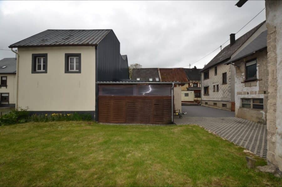 Einfamilienhaus mit 3 Garagen, Carport und kleinem Garten, Gevenich - Gevenich_11