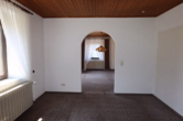 Wohnzimmer - Schönes Einfamilienwohnhaus in zentraler Lage mit Terrasse, Garten und Garage, Hillesheim (41)