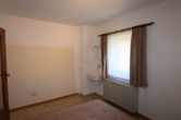 Schlafzimmer III - Schönes Einfamilienwohnhaus in zentraler Lage mit Terrasse, Garten und Garage, Hillesheim (41)