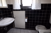 Bad - Schönes Einfamilienwohnhaus in zentraler Lage mit Terrasse, Garten und Garage, Hillesheim (41)