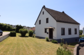 Straßenansicht - Schönes Einfamilienwohnhaus in zentraler Lage mit Terrasse, Garten und Garage, Hillesheim (41)