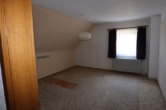Schlafzimmer II - Schönes Einfamilienwohnhaus in zentraler Lage mit Terrasse, Garten und Garage, Hillesheim (41)