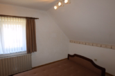 Schlafzimmer III - Schönes Einfamilienwohnhaus in zentraler Lage mit Terrasse, Garten und Garage, Hillesheim (41)