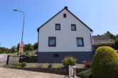 Giebelseite - Schönes Einfamilienwohnhaus in zentraler Lage mit Terrasse, Garten und Garage, Hillesheim (41)