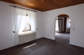 Wohnzimmer - Schönes Einfamilienwohnhaus in zentraler Lage mit Terrasse, Garten und Garage, Hillesheim (41)