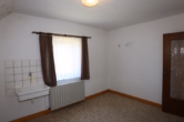 Schlafzimmer IV - Schönes Einfamilienwohnhaus in zentraler Lage mit Terrasse, Garten und Garage, Hillesheim (41)