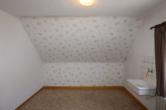 Schlafzimmer IV - Schönes Einfamilienwohnhaus in zentraler Lage mit Terrasse, Garten und Garage, Hillesheim (41)