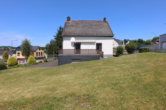 Rückseite - Schönes Einfamilienwohnhaus in zentraler Lage mit Terrasse, Garten und Garage, Hillesheim (41)