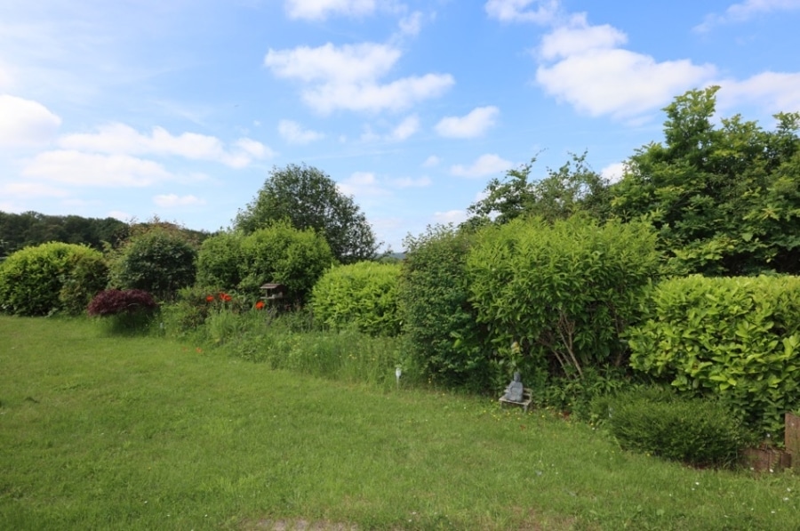 Garten - **VERKAUFT ** Gepflegtes kleines Ferienhaus in ruhiger Ferienanlage mit Garten und herrlichem Ausblick Daun (29)