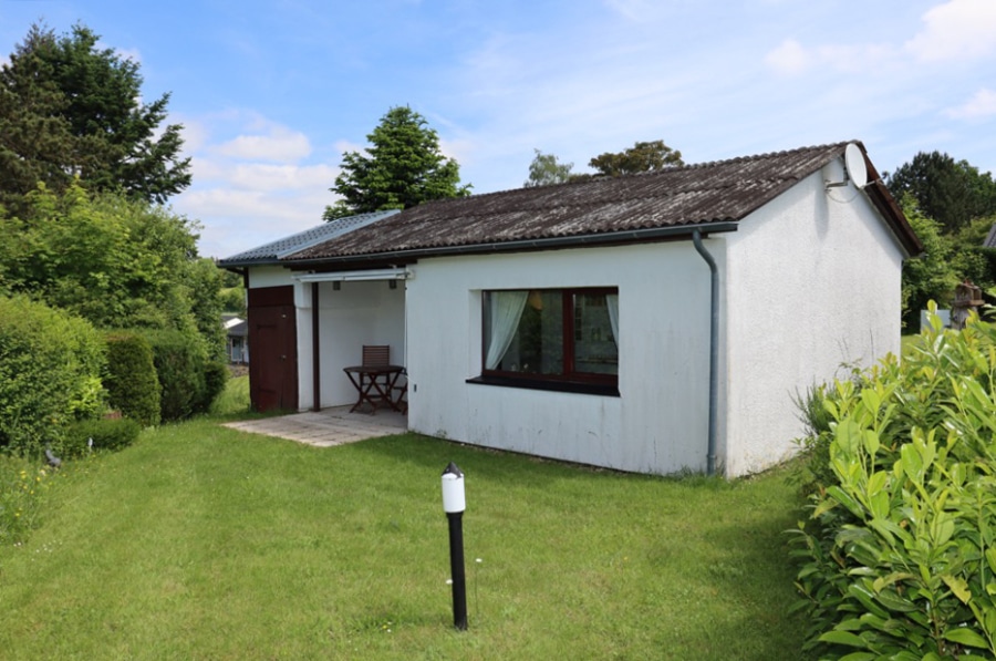 Rückseite - **VERKAUFT ** Gepflegtes kleines Ferienhaus in ruhiger Ferienanlage mit Garten und herrlichem Ausblick Daun (29)