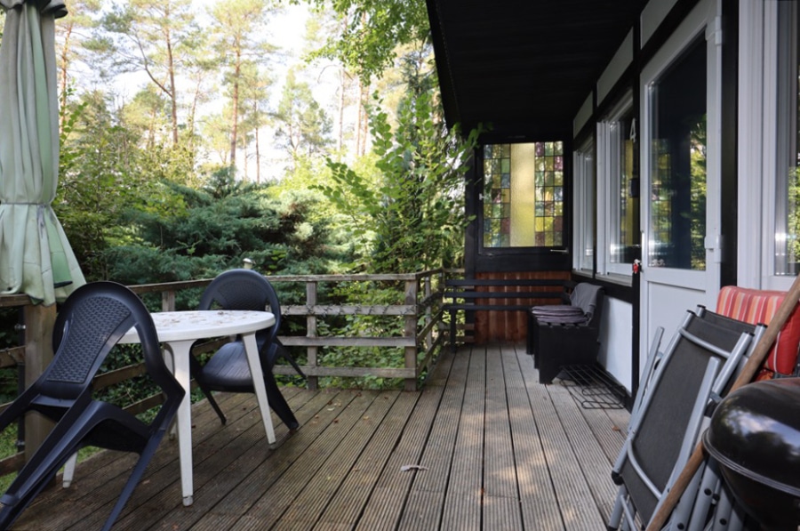 Eingang - Gezellig vakantiehuis in het bos met een houtkachel, overdekt terras en tuin in een rustig vakantiepark, Ahrdorf (15)