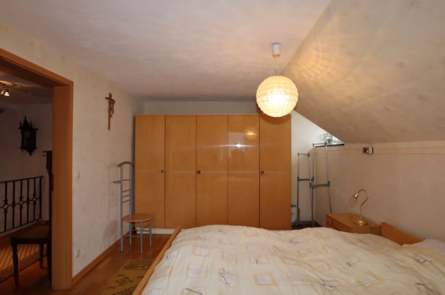 Schlafzimmer II - **RESERVIERT** Nähe Nürburgring! Freistehendes Wohnhaus mit Garagen, Nebengebäuden, Herresbach