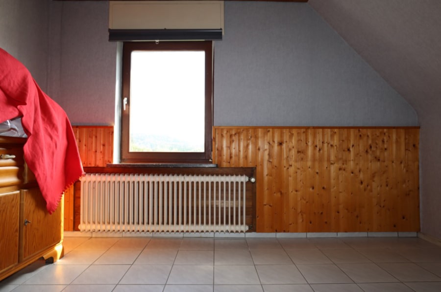 Schlafzimmer - Groot huis met 10 slaapkamers, tuin en interne garage. Rand van het dorp en een prachtig uitzicht op Zendscheid