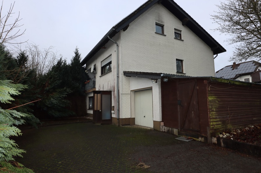 Hof Eingang WE 2 - **GERESERVEERD**Meergezinswoning met garage en klein perceel te Darscheid