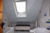 Bad DG - Einfamilienhaus mit Garage und Garten, Oberbettingen (29)