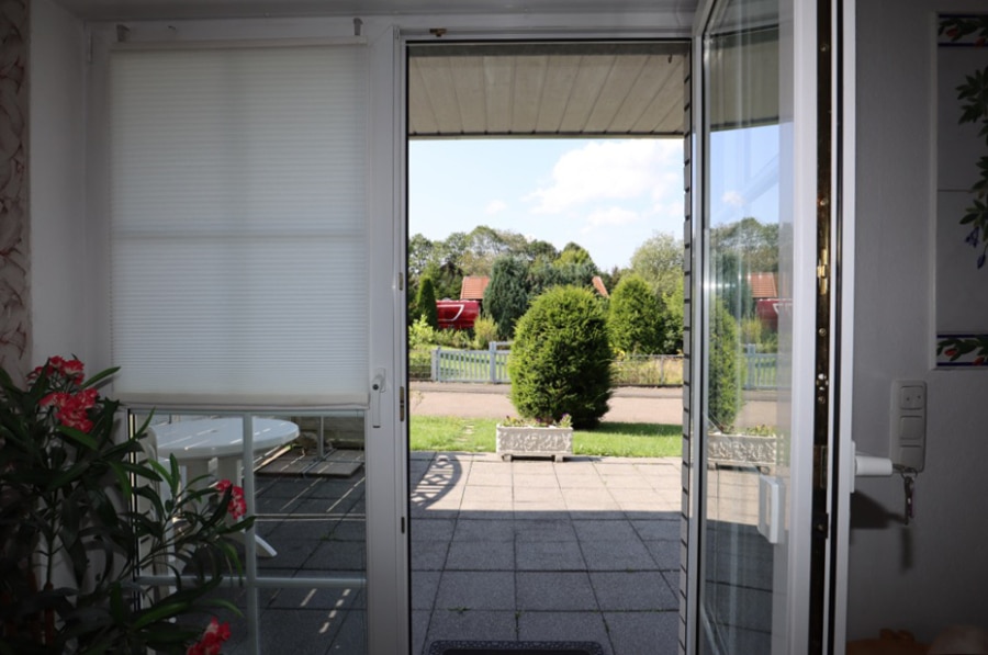 Terrasse - Gepflegtes Einfamilienhaus mit weiterem Baugrundstück, Garage und Garten Schmidtheim (12)