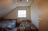 Schlafzimmer - Gepflegtes Einfamilienhaus mit weiterem Baugrundstück, Garage und Garten Schmidtheim (12)