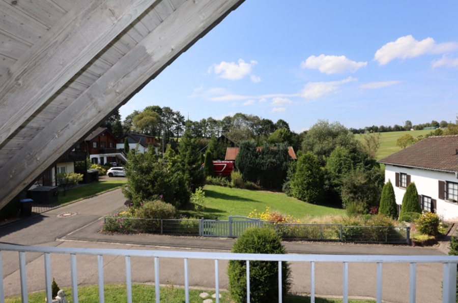 Balkon - Gepflegtes Einfamilienhaus mit weiterem Baugrundstück, Garage und Garten Schmidtheim (12)