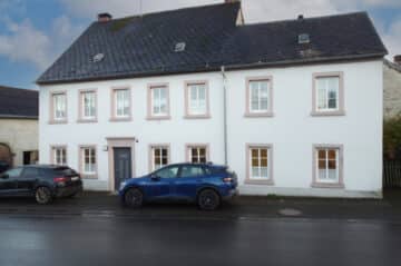 Umfangreich sanierter ehemaliger Winkelhof, mit Doppelgarage und Ökonomiegebäude, Oberkail (4)., 54533 Oberkail, Haus