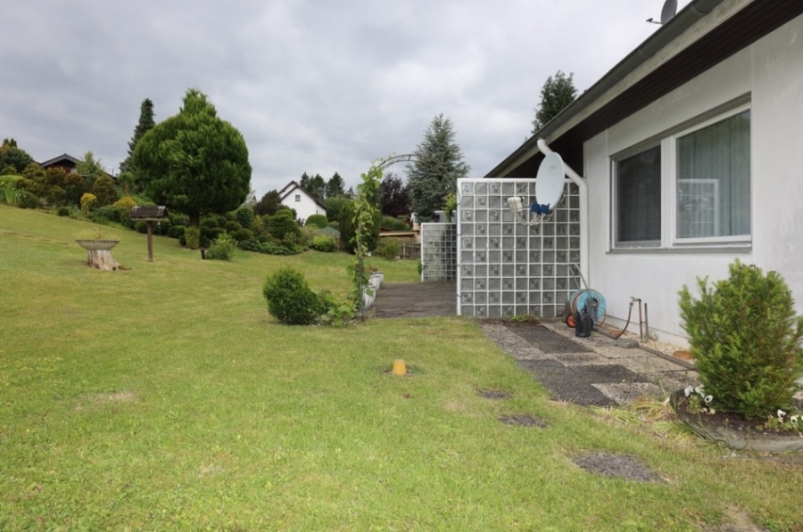 Garten - **VERKAUFT**Geräumiger Bungalow mit Terrasse, wunderschönem Garten mit Holzgartenhaus, Niederehe (15)