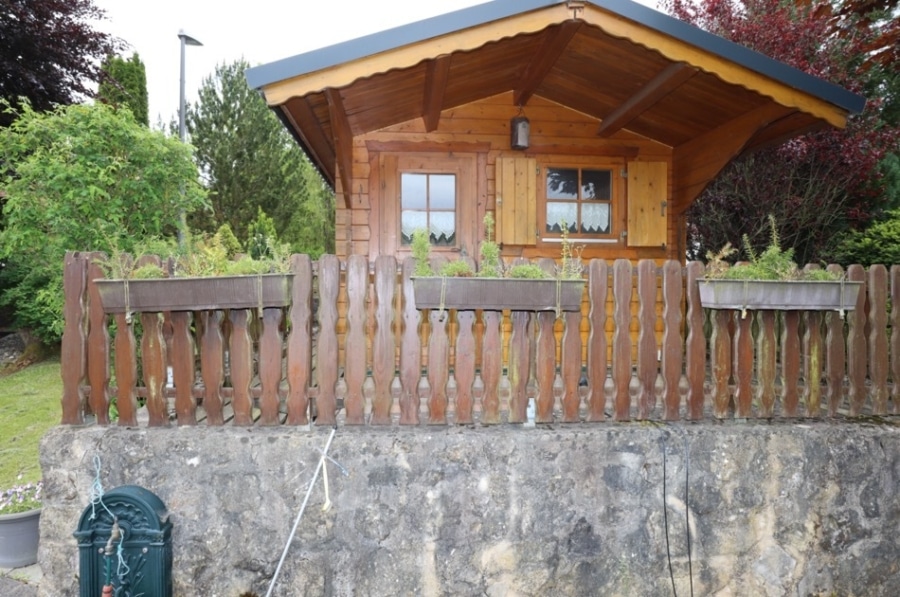 Gartenhaus - **VERKAUFT**Geräumiger Bungalow mit Terrasse, wunderschönem Garten mit Holzgartenhaus, Niederehe (15)