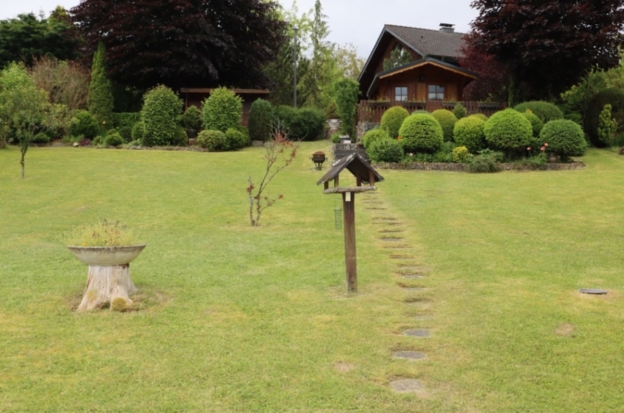 Garten - **VERKAUFT**Geräumiger Bungalow mit Terrasse, wunderschönem Garten mit Holzgartenhaus, Niederehe (15)