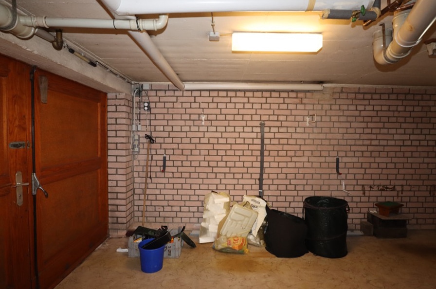 Garage - **VERKAUFT**Geräumiger Bungalow mit Terrasse, wunderschönem Garten mit Holzgartenhaus, Niederehe (15)