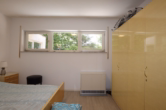 Schlafzimmer ELW - Einfamilienhaus mit Einliegerwohnung und großem Grundstück mit Garagen, Niederehe (16)