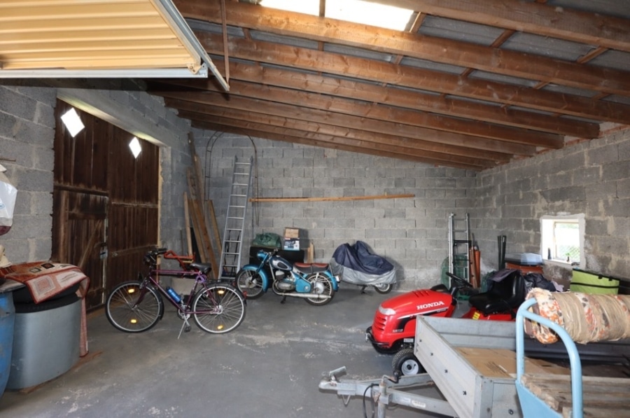 Garage - Vrijstaande, voormalige, boerderij met natuurstenen schuur en garages, te Stroheich (4)