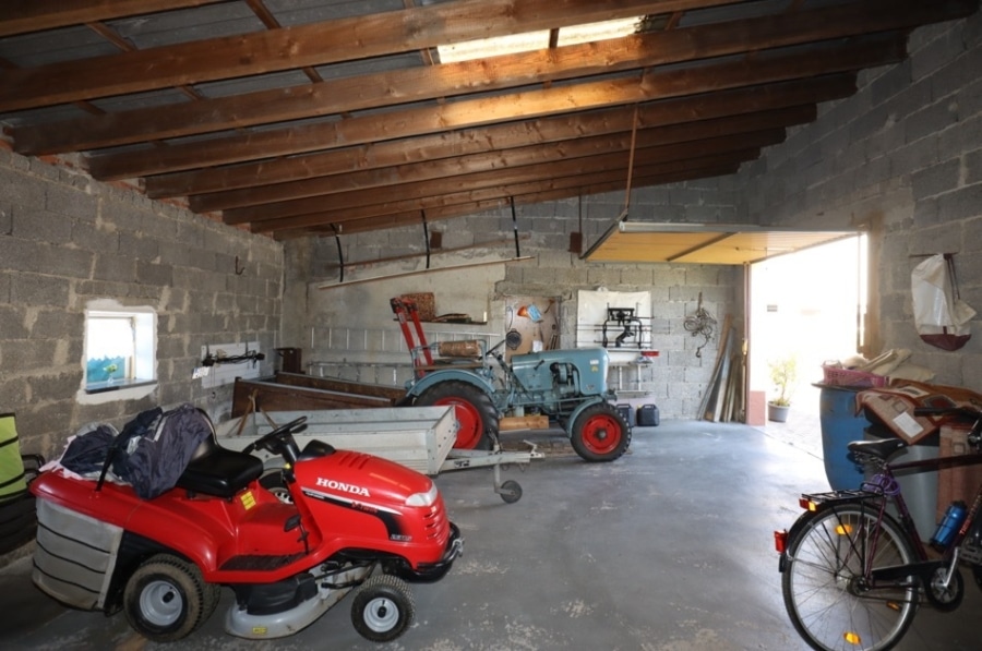 Garage - Freistehendes ehemaliges Bauernhaus mit Bruchsteinscheune und Garagen Stroheich (4)