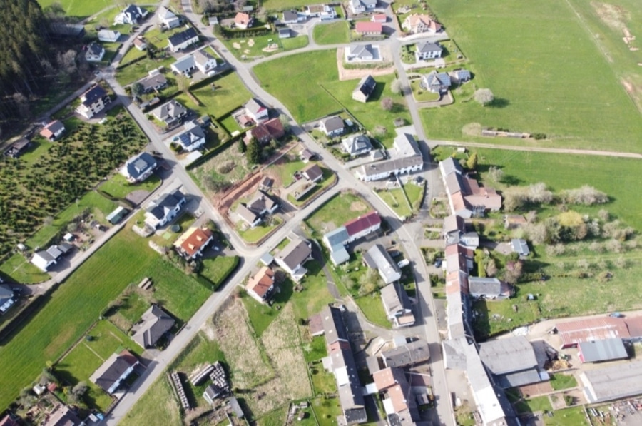 Salm - Eifeler Hoeve met grote omheinde tuin en karakteristieke bijgebouwen, Salm (11)