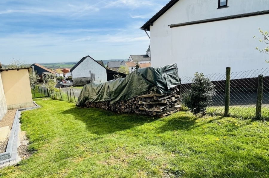 Garten - Eifeler Hoeve met grote omheinde tuin en karakteristieke bijgebouwen, Salm (11)