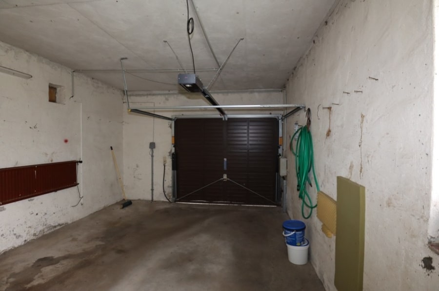 Garage - **RESERVIERT**Ehemaliges Jagdhaus in unverbaubarer Waldrandlage mit großem Grundstück, Neuhaus