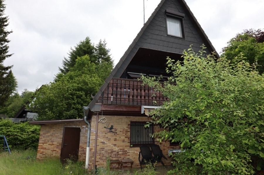 Rückseite - **VERKAUFT**Gemütliches Nurdach-Ferienhaus mit Garten, Terrasse und überdachtem Sitzplatz, Kerschenbach (12)