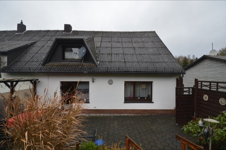 Rückseite - **VERKAUFT**Einfamilienhaus, einseitig angebaut mit Garten und Garage, zentrumsnah, Dahlem (15)