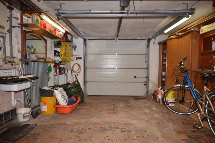 Garage - **VERKAUFT**Einfamilienhaus, einseitig angebaut mit Garten und Garage, zentrumsnah, Dahlem (15)