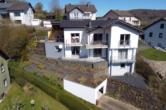Ansicht - Sehr gepflegtes Wohnhaus mit Wärmepumpe, Aufzug, Terrasse, Balkon, Garage und Fernblick Daun (31)