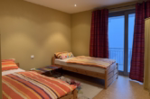 Schlafzimmer 3 - Sehr gepflegtes Wohnhaus mit Wärmepumpe, Aufzug, Terrasse, Balkon, Garage und Fernblick Daun (31)
