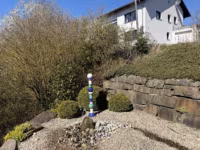 Neben Sonnenterrasse