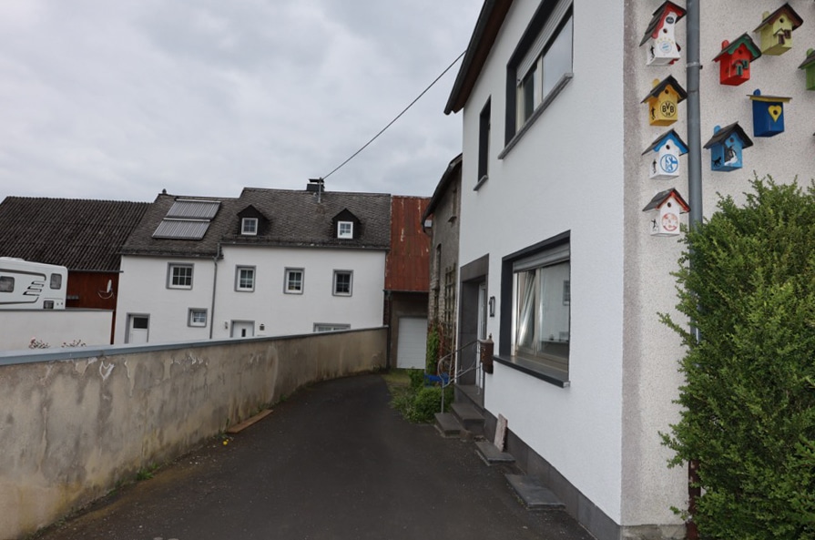 Hofeinfahrt - Ehem. Bauernhaus viel mit Platz für Hobby und eigene Ideen, Garten und Nebengebäuden, Höchstberg (2)